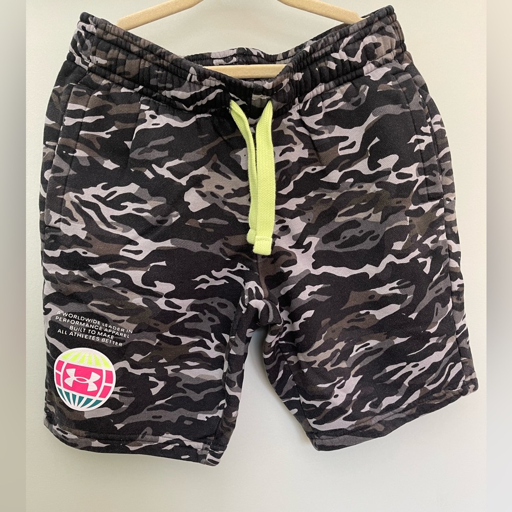 Under Armour Boys Small camouflage fleece shorts
